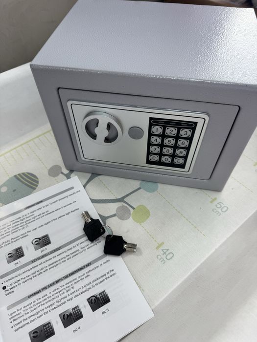 Нов стоманен сейф с пин и ключове , внос Амазон топ цена