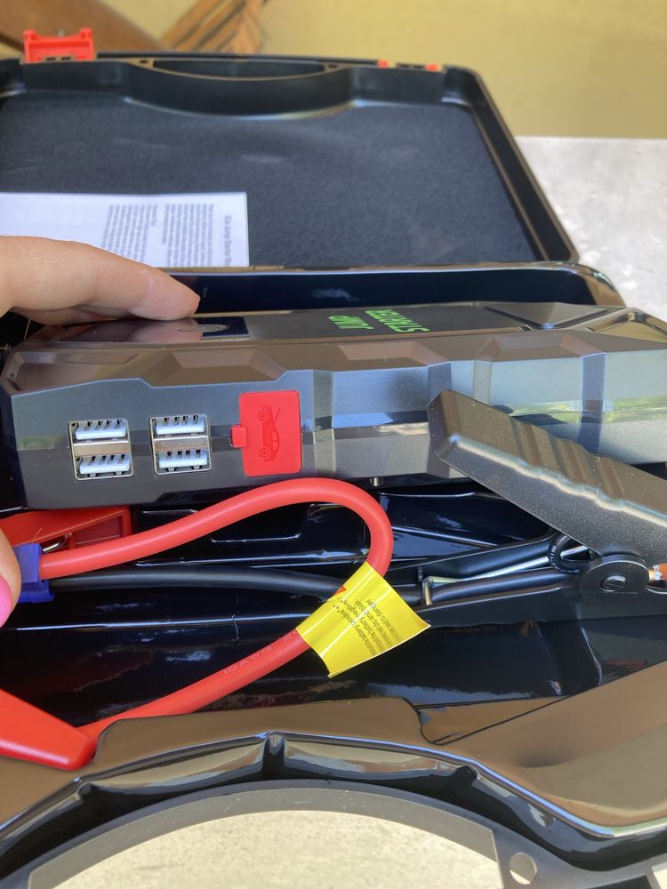Бустер стартер Jump Starter 18000mAh, 12V, 2000Ah с компресор
