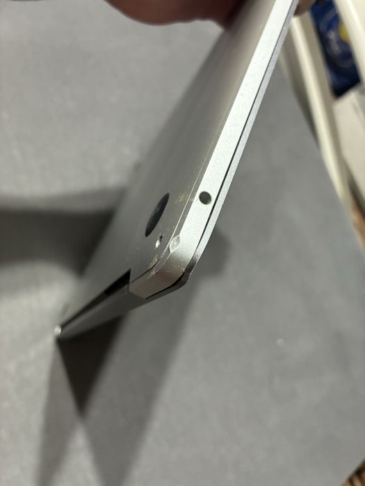 Vând Apple Macbook Pro 13 2017 funcțional, cu lipsuri. Preț bun!