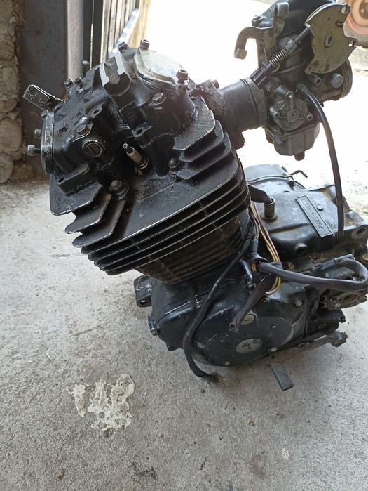 Vând cross honda 250 CC cu motor de schimb