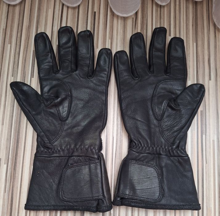 Mănuși piele naturală.