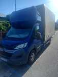 Autoutilitara cu lift transport