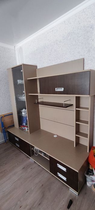 Продам стенку под телевизор