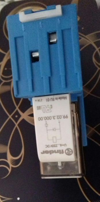 Releu Finder 220V dc