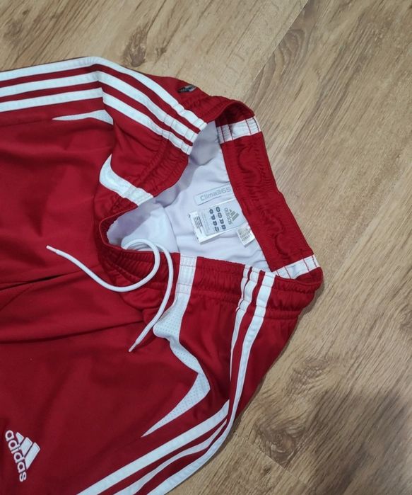 Pantaloni scurți Adidas mărimea M