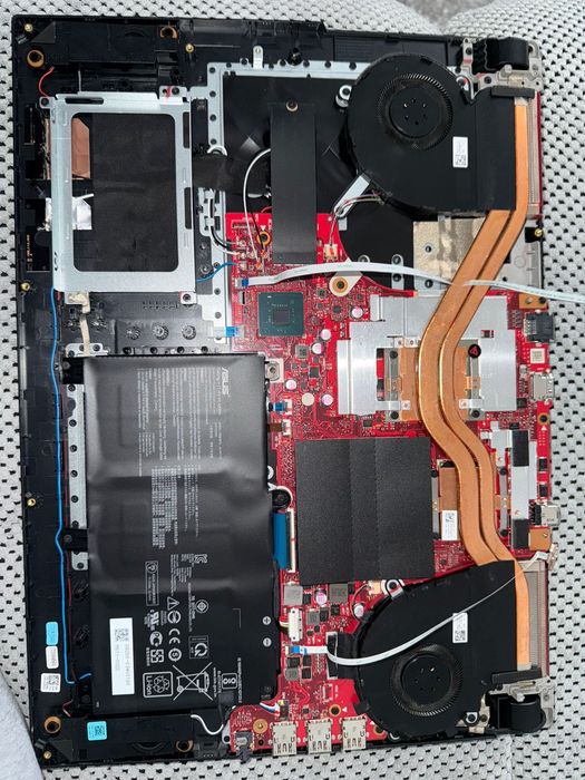 Vând ASUS ROG Strix G731GT