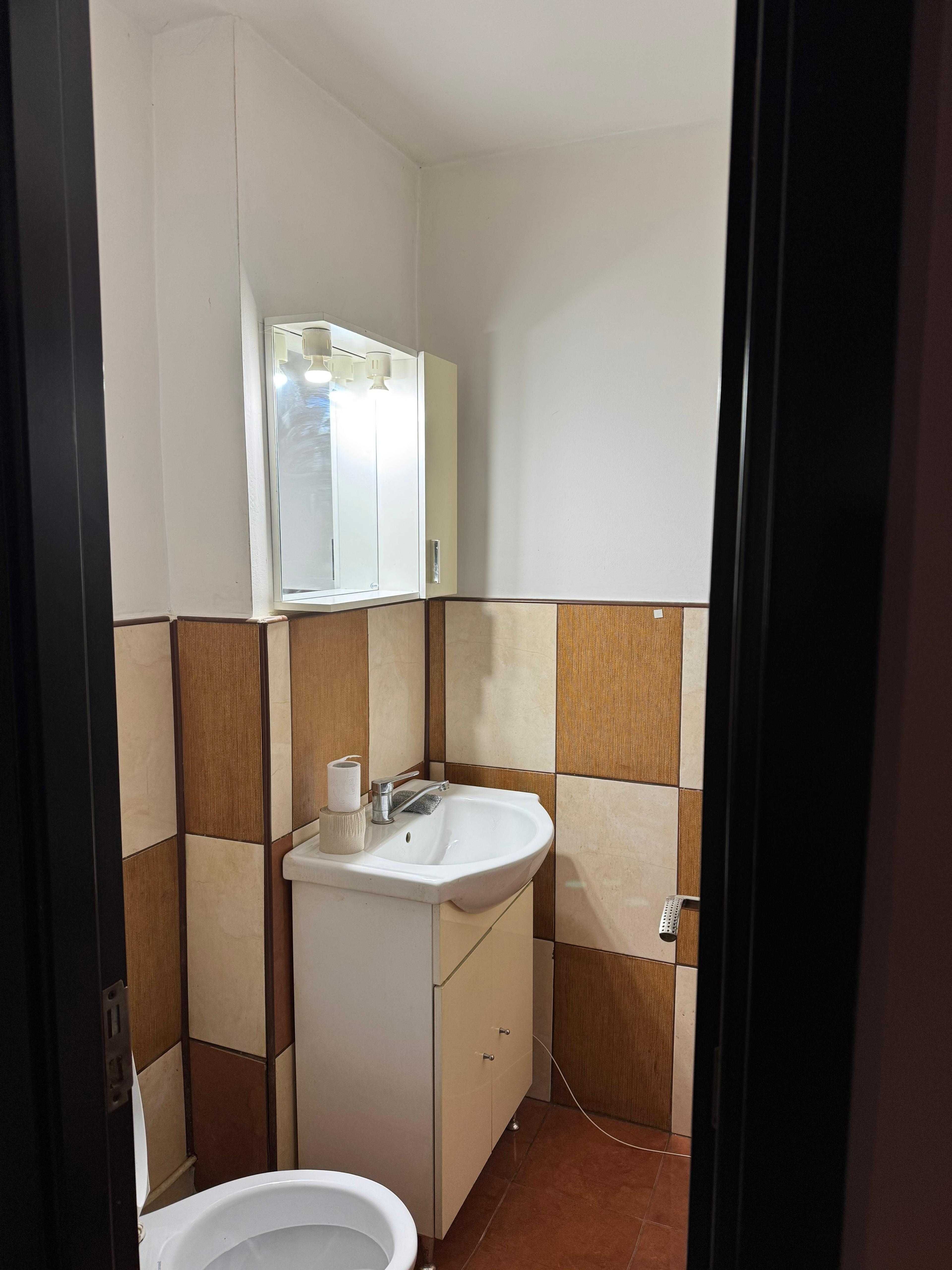 Apartament spatios, 3 camere, decomandat, Valea Calugareasca