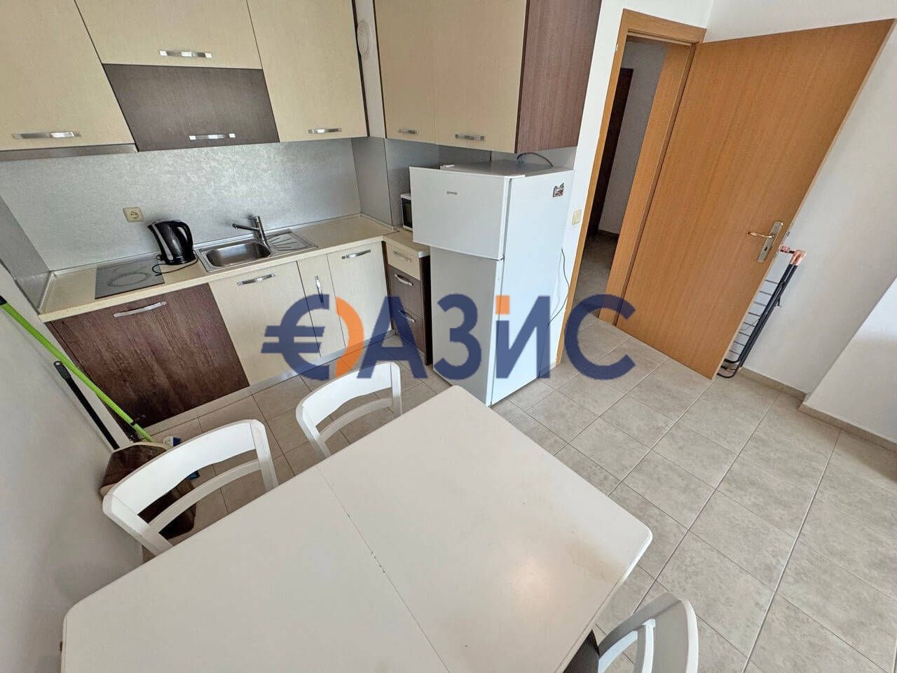 Продава се Двустаен апартамент в к.к. Слънчев бряг - 66 кв.м за 1114 €/кв.м - Снимка #2
