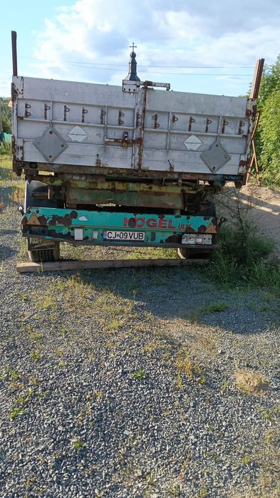 Vând remorcă înmatriculată.