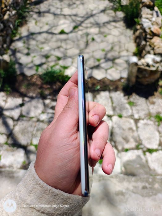 Продавам Samsung Galaxy S20