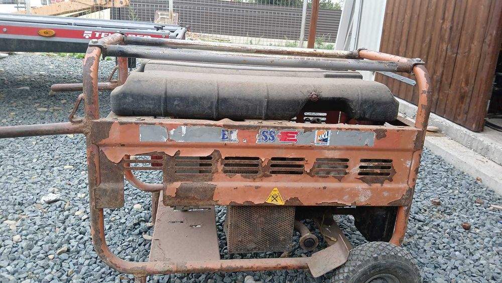 Generator electric 5.6 kW an 2009 230/400 V, motor benzina Honda