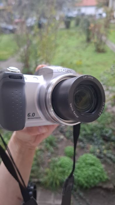 Компактен дигитален фотоапарат SONY DSC-H2