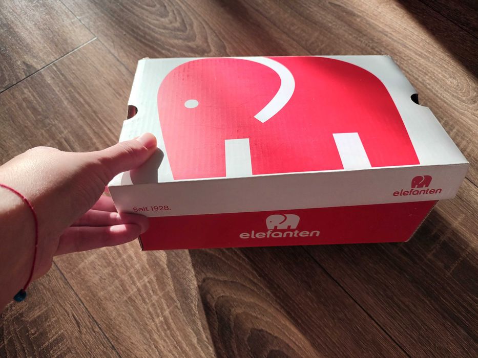 Затворени обувки Elefanten