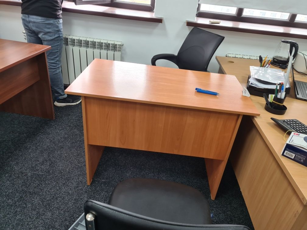 Офисные столы и угловые