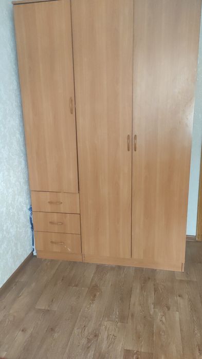 Продам шкафы трехдверные