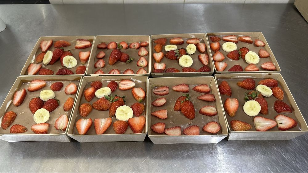 мини торты клубничные и дубайские