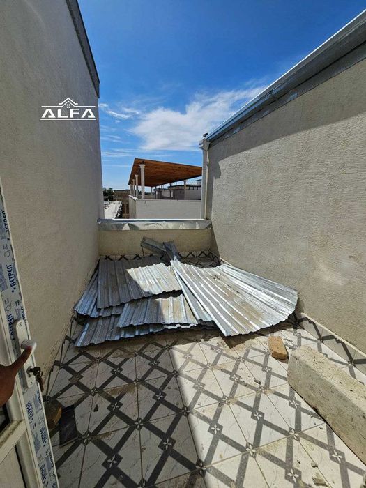 Buxoroda kvartira sotiladi 2 xonali 70m² 3-qavat.