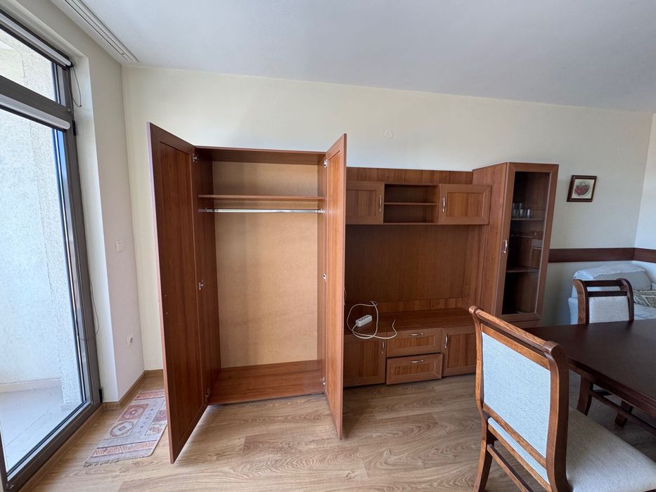 Продавам неизползван, нов гардероб