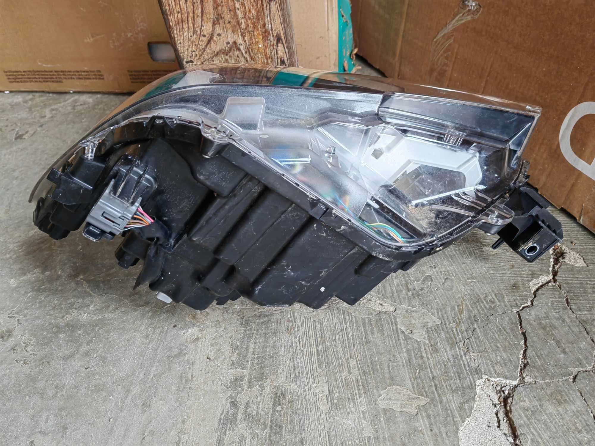 Фар Mazda cx5 LED 2022-23 десен/Фар Мазда ЦХ5 Оригинален