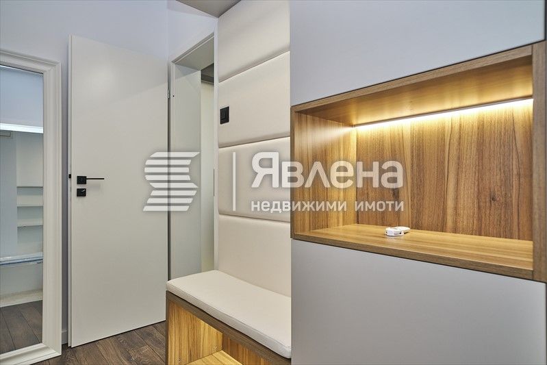 Продава се Тристаен апартамент в София, Център - 85 кв.м за 3918 €/кв.м - Снимка #1