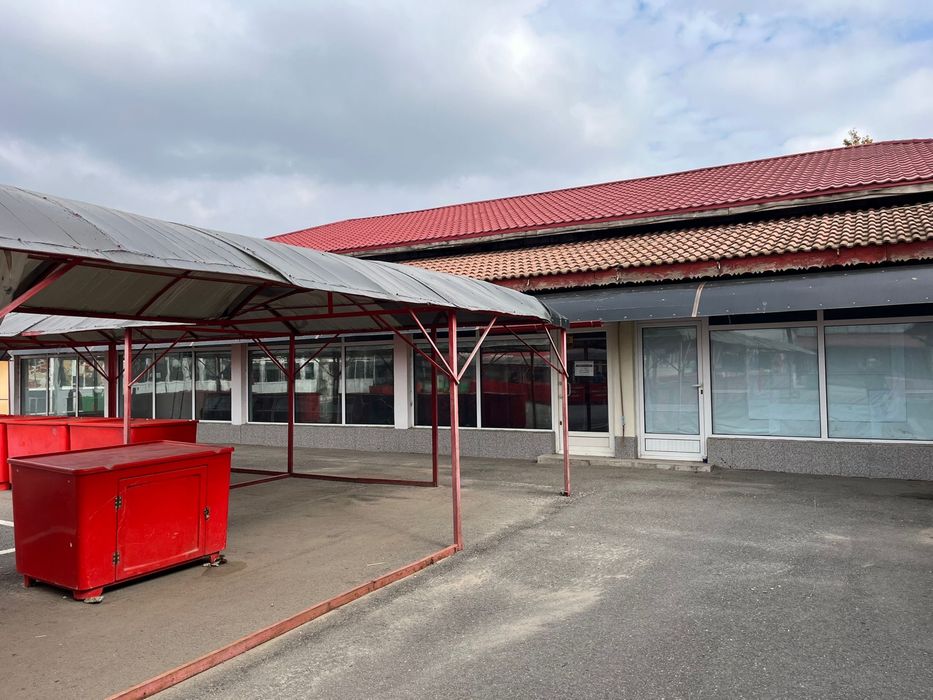 Inchiriez spatiu comercial piata