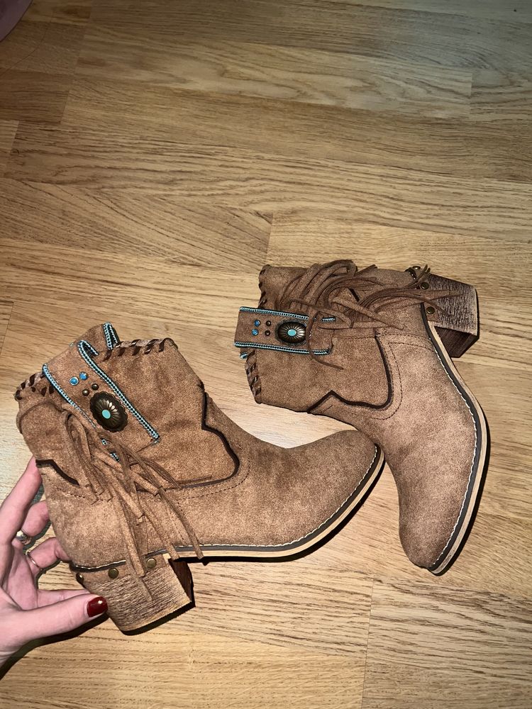 Cizme maro cowboy scurte boho chic suede