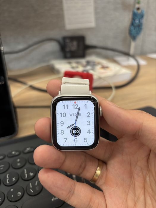 Apple Watch SE 1-го поколенич