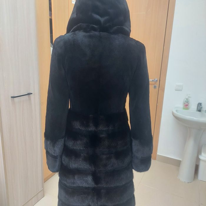 Норковая шуба продается