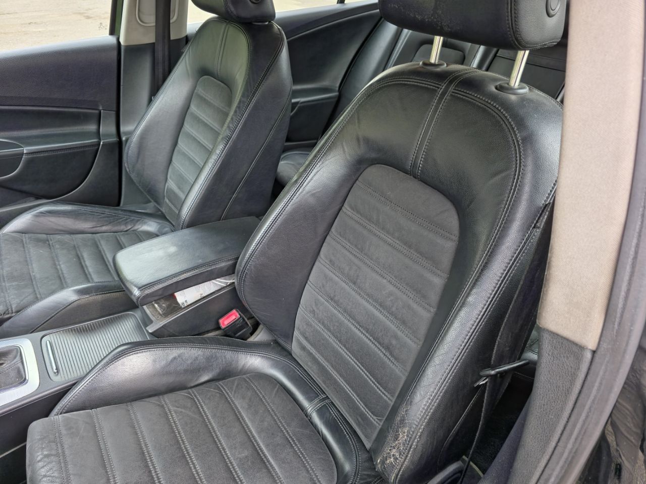 Volkswagen Passat B6/2.0TDI HIGHLINE
Седан, Употребяван, София
Година: