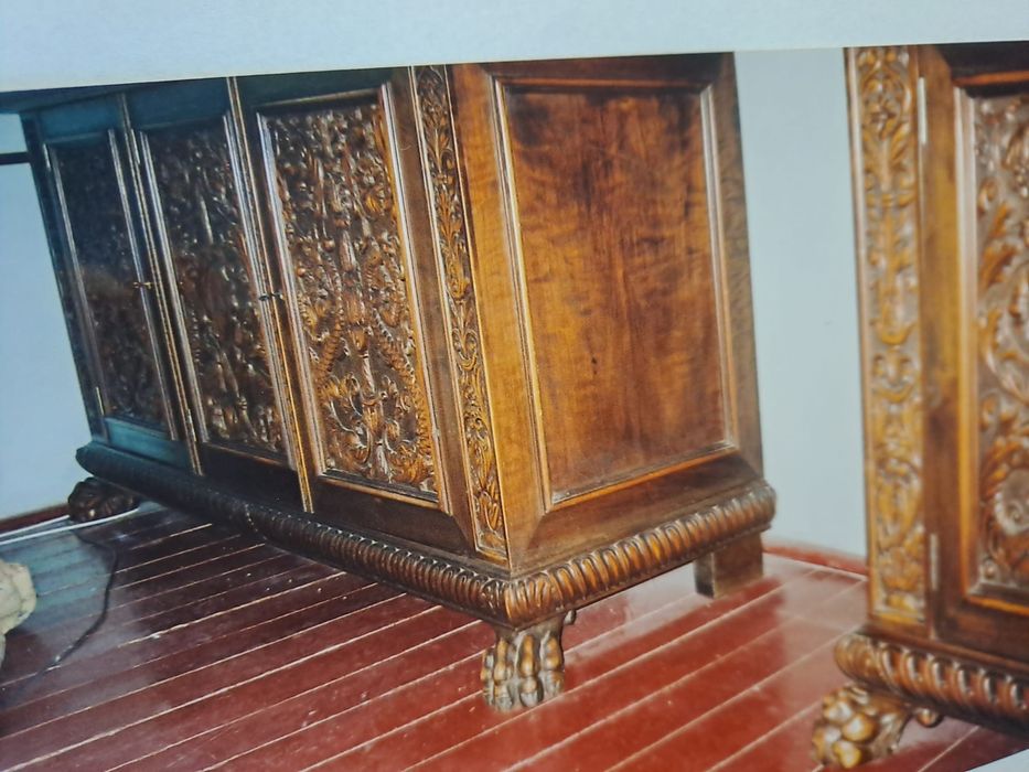 Mobila din lemn de nuc