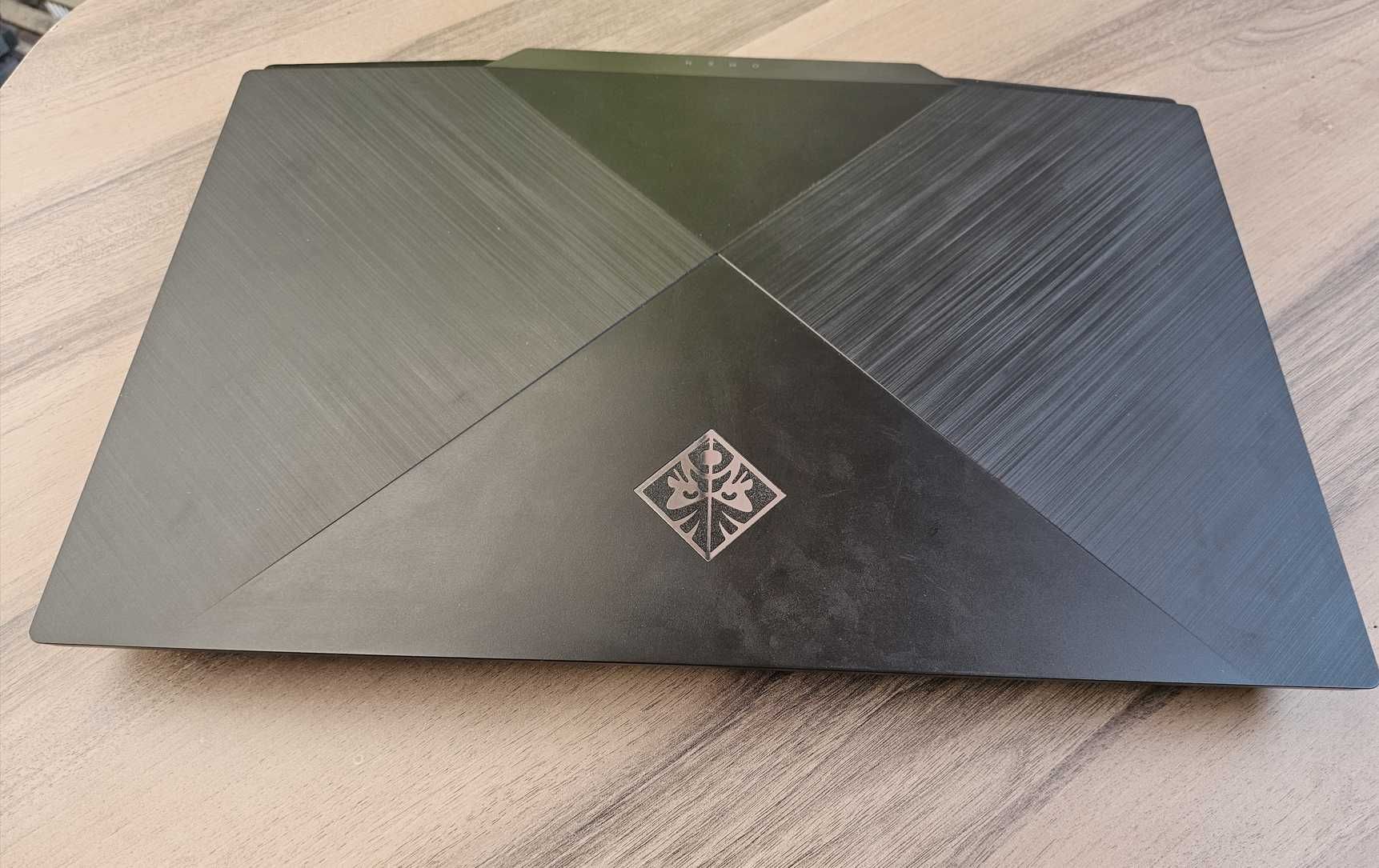 Гейминг лаптоп HP Omen 17 i7-9750H, RTX 2060 6GB GDDR6, 16 GB, 144Hz