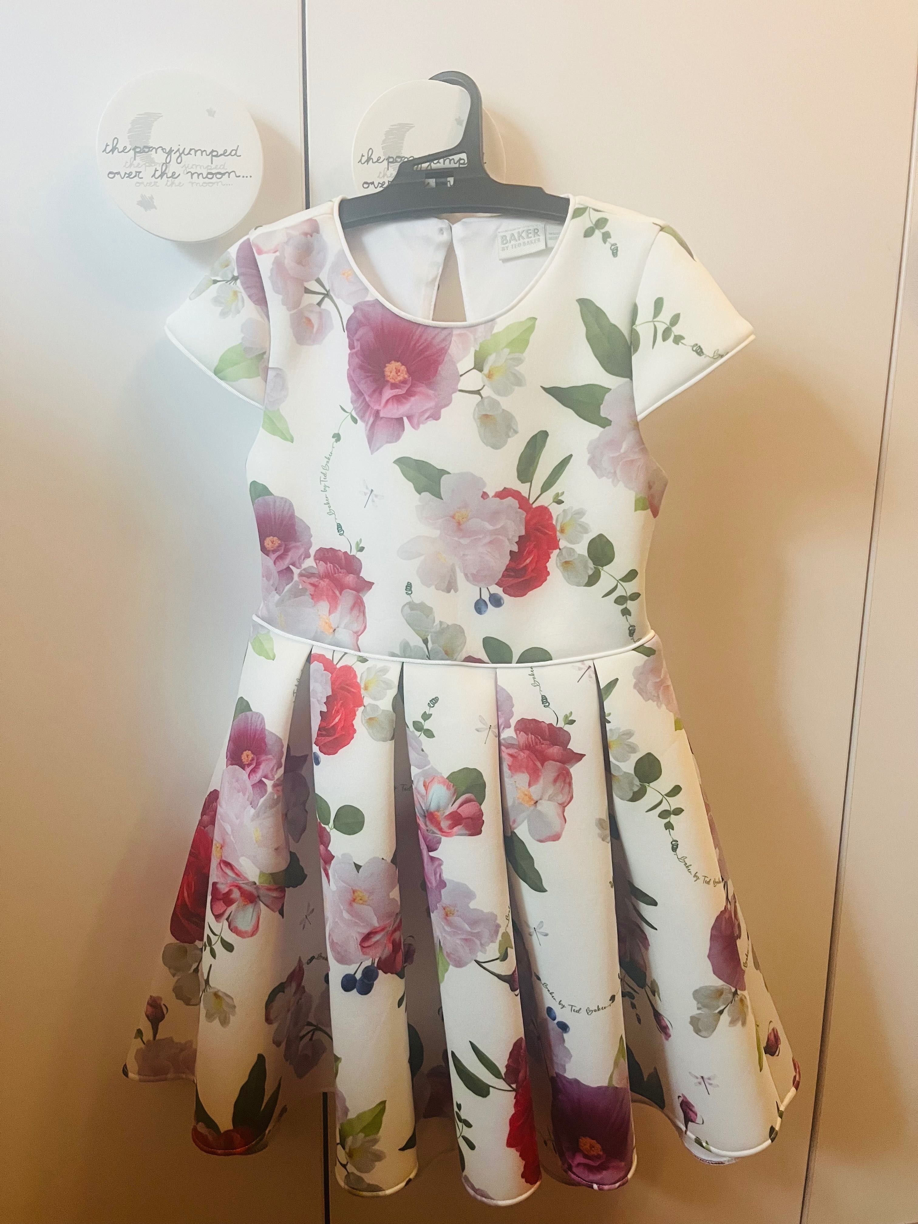 Официални рокли на Ted Baker