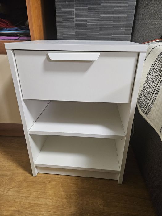 Шкафче чисто ново !