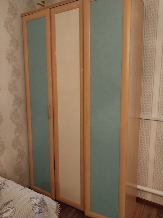 Шкаф жанында полкасымен