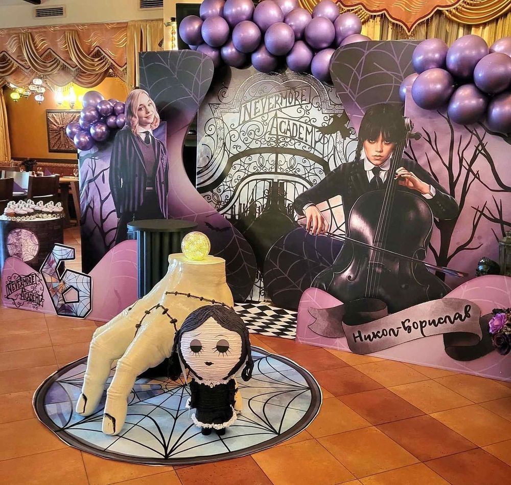 3D пинята и тематичен декор (2в1) Wednesday Addams.