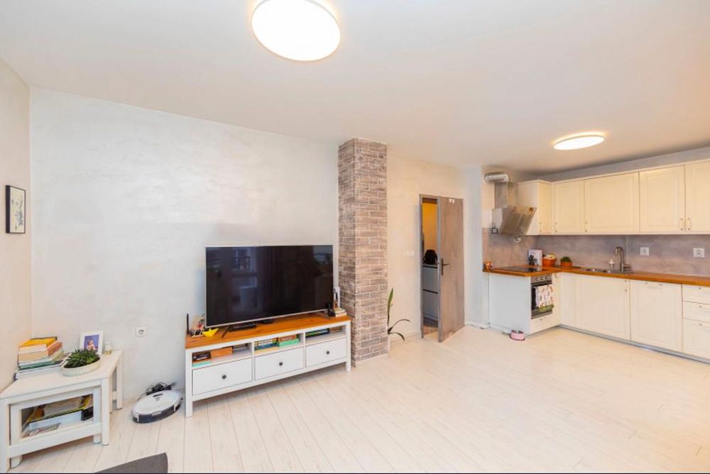 Дава се под наем Двустаен апартамент в София, Лозенец - 70 кв.м за 749 € - Снимка #2