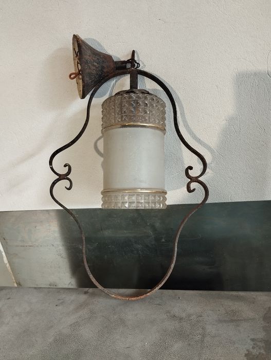 Vând lustră cu trei becuri