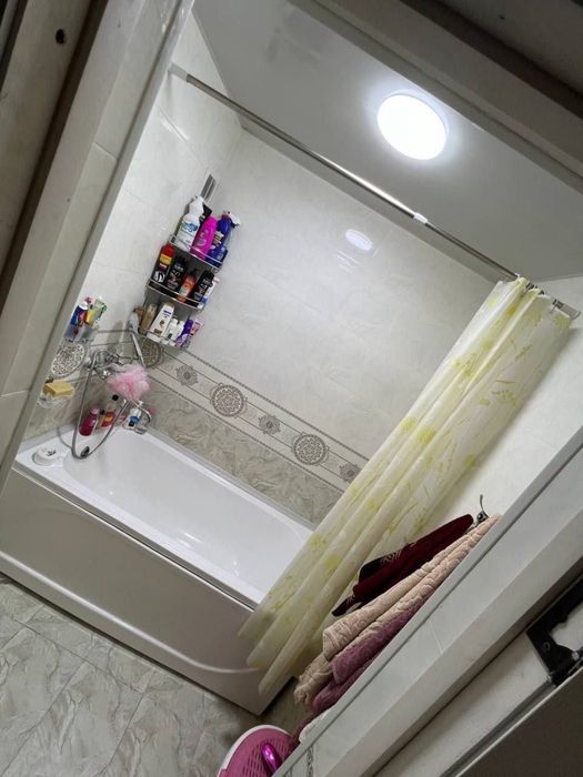 Квартира Олмоликда Бухора мактаб Ропарасида