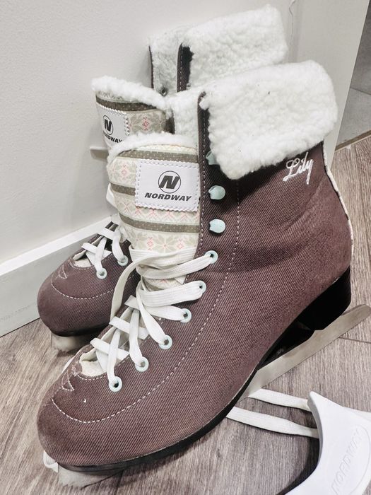 Женские коньки новые