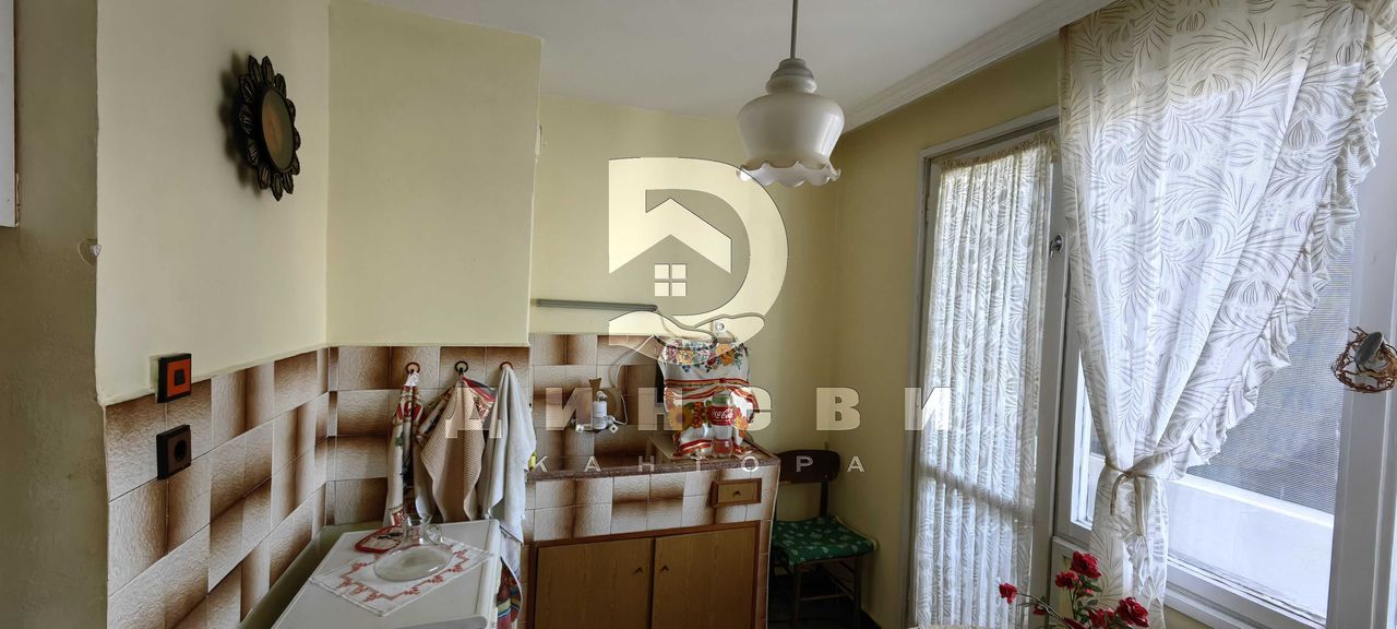 Продава се Тристаен апартамент в Стара Загора, Център - 78 кв.м за 981 €/кв.м - Снимка #11
