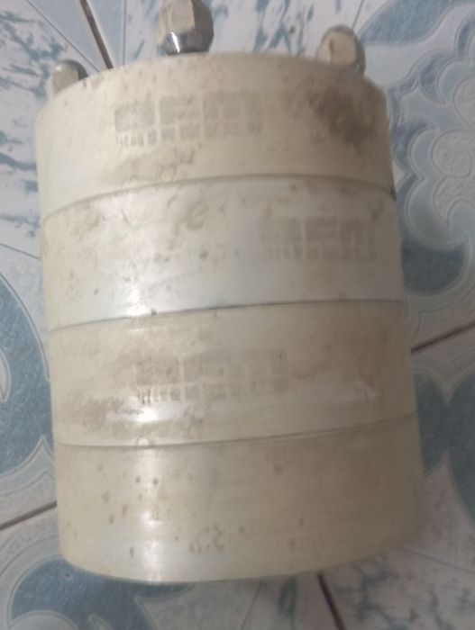 Vând 4 distanțiere