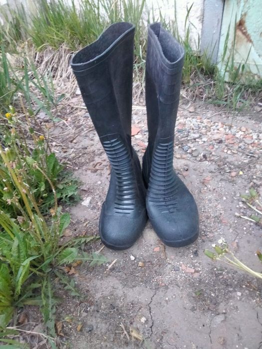 Продам резиновые сапоги, мужские, новые