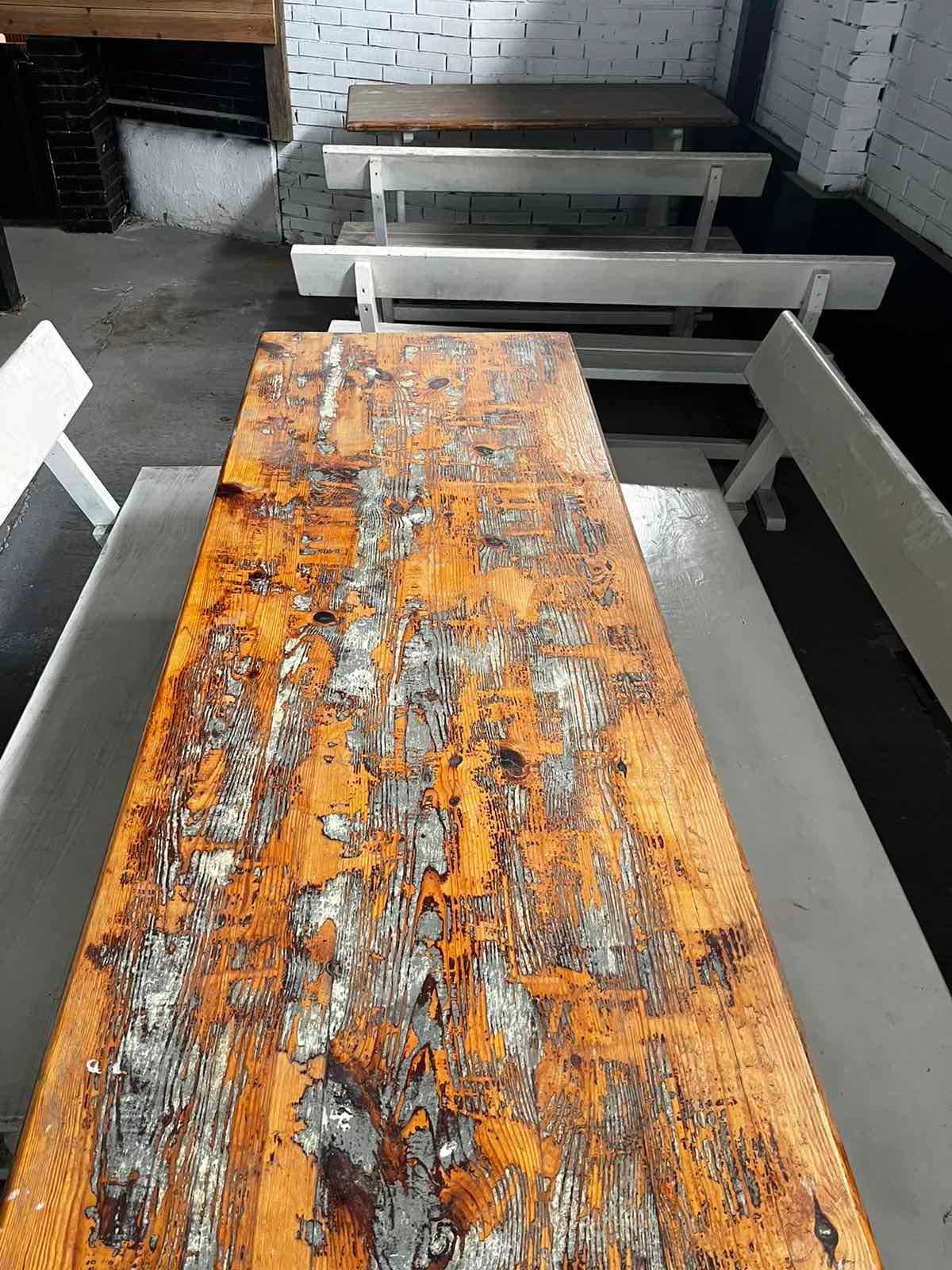 Комплект дървена маса с пейки