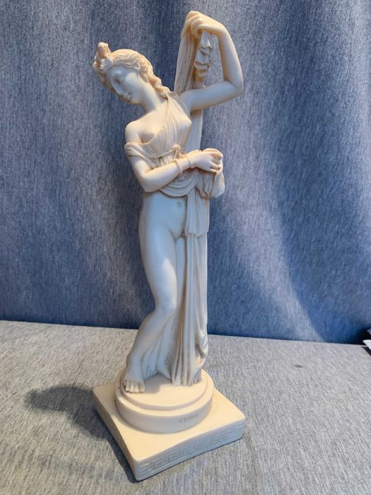 стара  Статуя на Афродита Калипгигос скулптура от алабастър