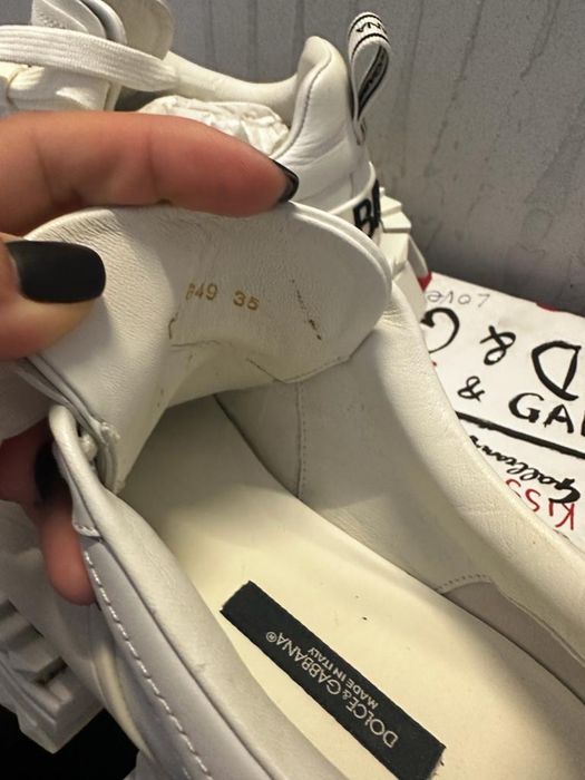 Adidasi guci si valentino cei negri nu mai sunt disponibili