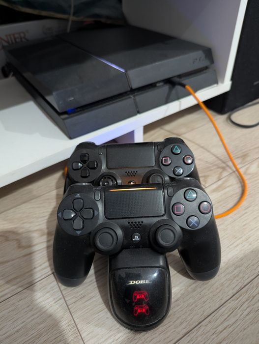 Playstation 4 +2джойстика