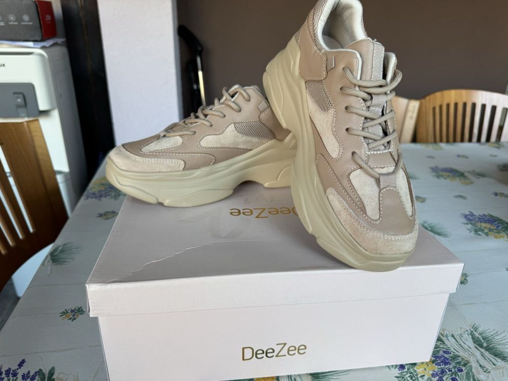 Нови маратонки DeeZee