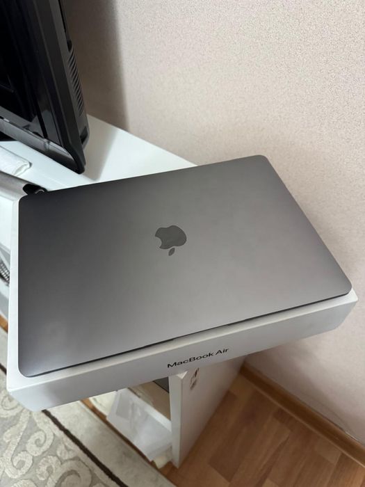 Macbook Air with Apple M1 chip