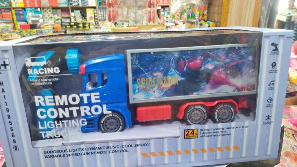 Камион Спайдърмен с радиоуправление, музика, светлини/Spiderman