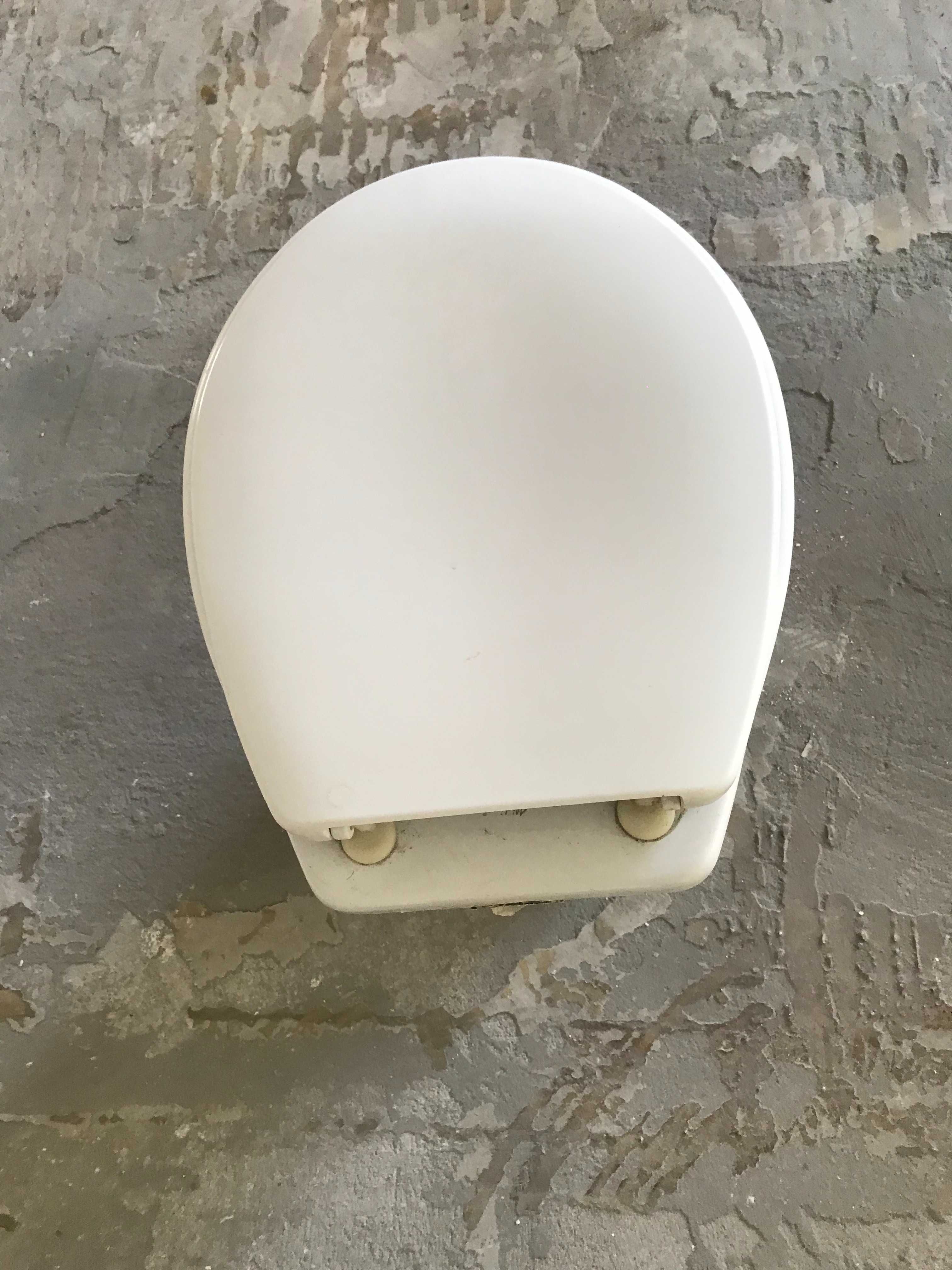 Употребявани 2бр тоалетни чинии Видима със задно оттичане